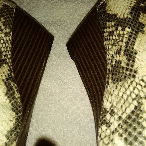 Shoes - Picture 4 of 6